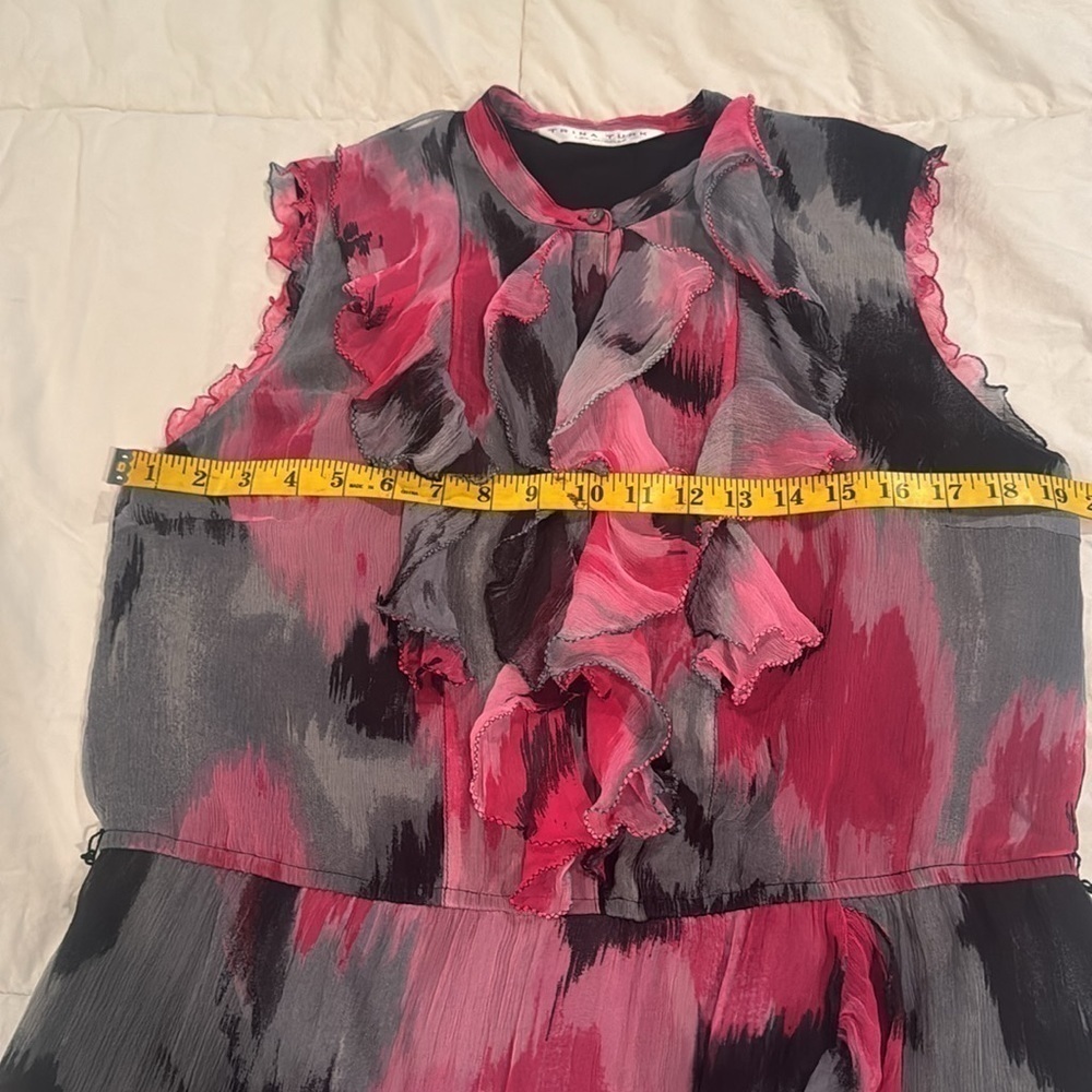 Trina Turk 100% silk dress. Lining is polyester - Picture 8 of 10